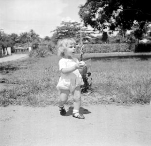 Blond kindje in Suriname, Bestanddeelnr 252-6860
