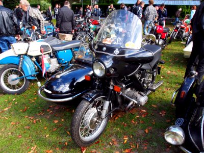Black BMW with sidecar pic2