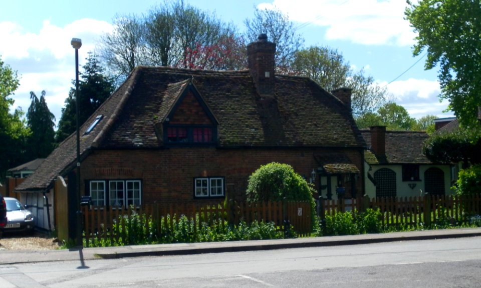 Black Dog Cottage, Hollybush Road, Northgate, Crawley (NHLE Code 1187089) (May 2012) (2)