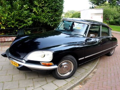 Black Citroen DS23 pic3