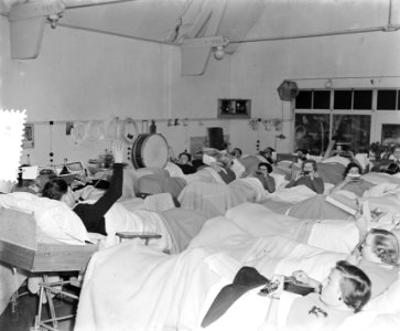 Blaas-Maal mondorgelorkest in Sanatorium Julianaoord Laren, Bestanddeelnr 906-0983
