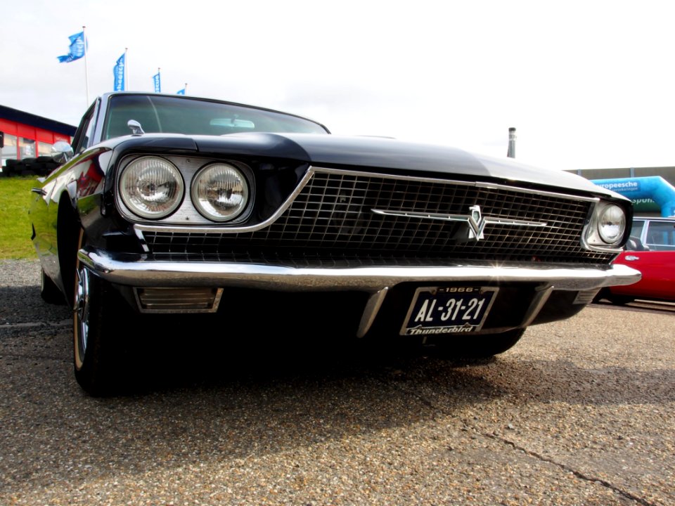 Black 1966 Ford thunderbird pic4