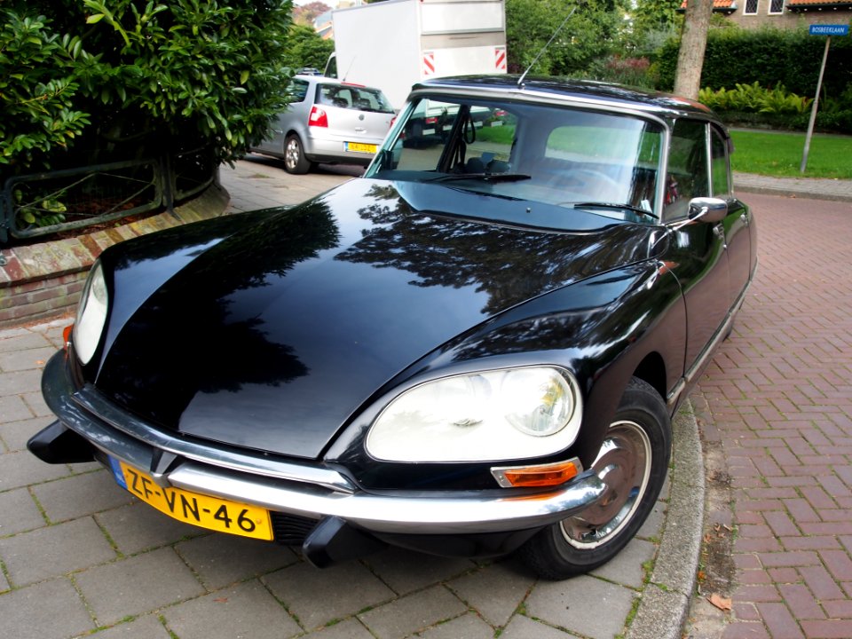 Black Citroen DS23 pic2