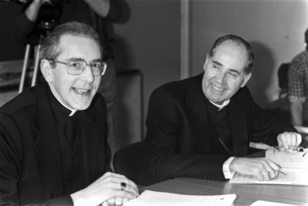 Bisschoppenconferentie in Amersfoort Gijsen (l) en hulpbisschop Castermans (r), Bestanddeelnr 932-8707