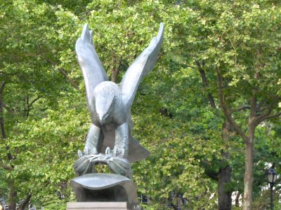Bird-Statue photo