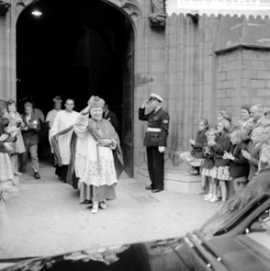 Bisschop van Den Bosch W. P. A. M. Mutsaerts neemt afscheid, v.l.n.r. Mgr. W. M., Bestanddeelnr 911-4059