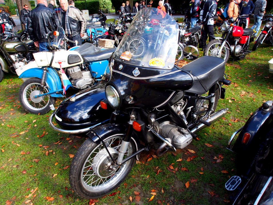 Black BMW with sidecar pic3