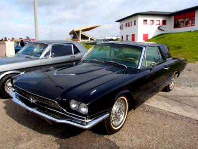 Black 1966 Ford thunderbird pic1