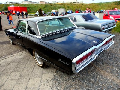 Black 1966 Ford thunderbird pic10