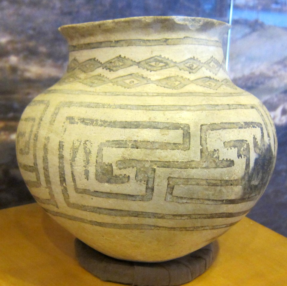 Black Mesa black-on-white pot, Grand Canyon National Park, c. 900-1100 CE