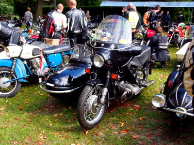 Black BMW with sidecar pic1
