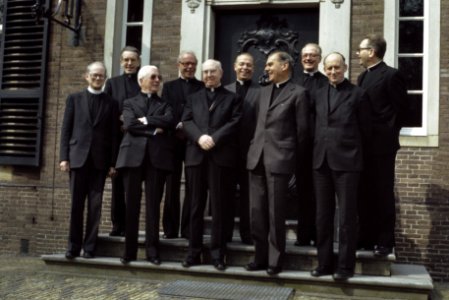 Bisschoppenconf. in Maarsen Mgr. Ernst , mgr. Gijsen , mgr. Zwartkruis , mgr. N, Bestanddeelnr 253-8676