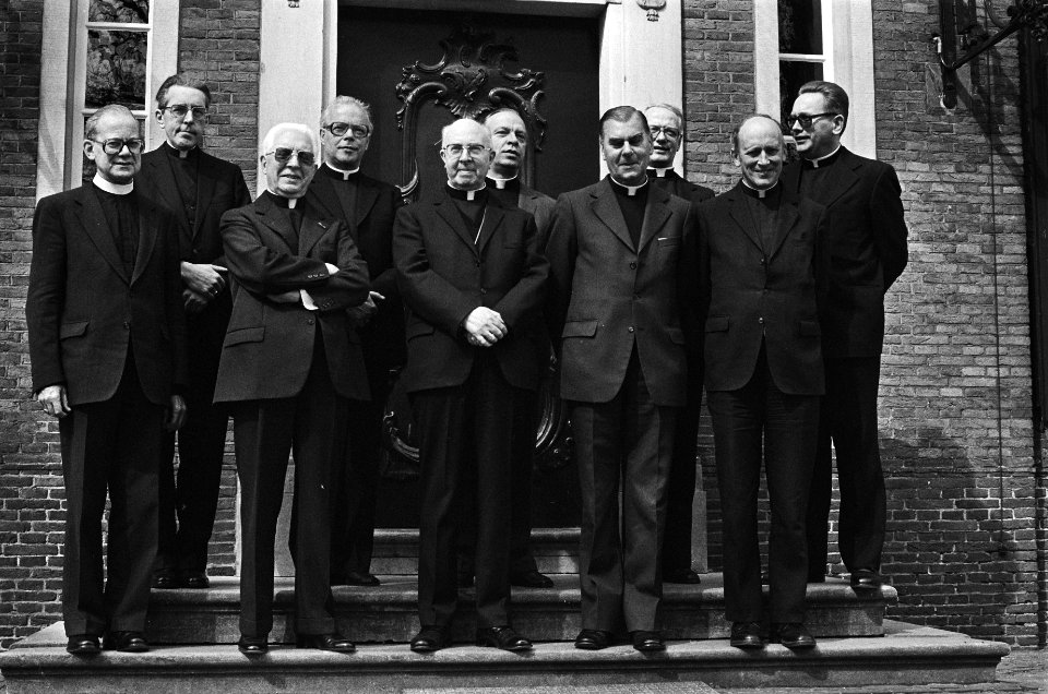 Bisschoppenconferentie in Maarsen. Ernst, Gijsen, Zwartkruis, Nienhaus, Willebra, Bestanddeelnr 932-0908