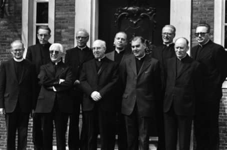 Bisschoppenconferentie in Maarsen. Ernst, Gijsen, Zwartkruis, Nienhaus, Willebra, Bestanddeelnr 932-0907