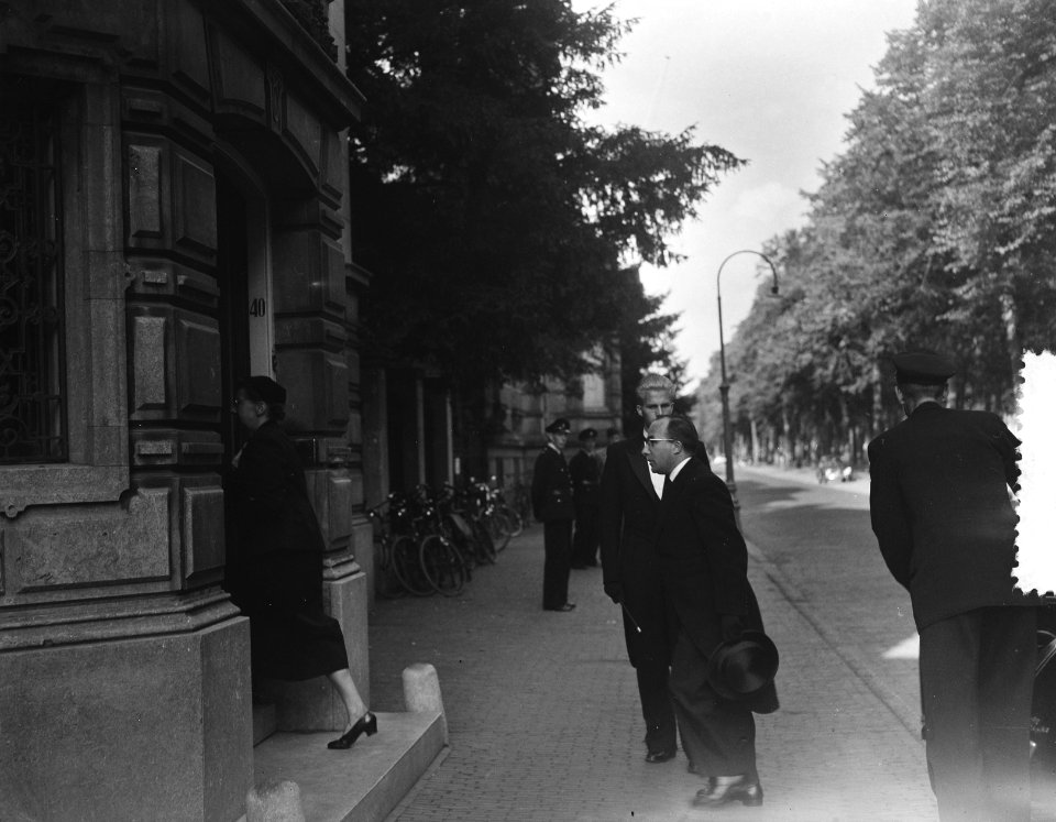 Bisschoppaleis Utrecht condolatiebezoek bij Kardinaal De Jong, Bestanddeelnr 907-3216
