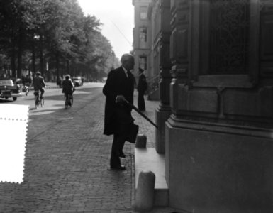 Bisschoppaleis Utrecht condolatiebezoek bij Kardinaal De Jong, Bestanddeelnr 907-3215