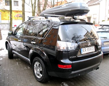 Black Mitsubishi Outlander in Kraków (3)