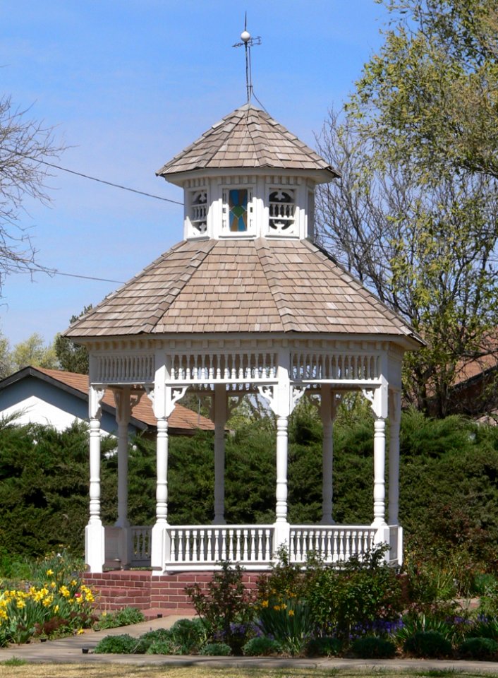 Black house (Hereford TX) gazebo 2