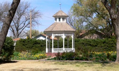 Black house (Hereford TX) gazebo 1 long