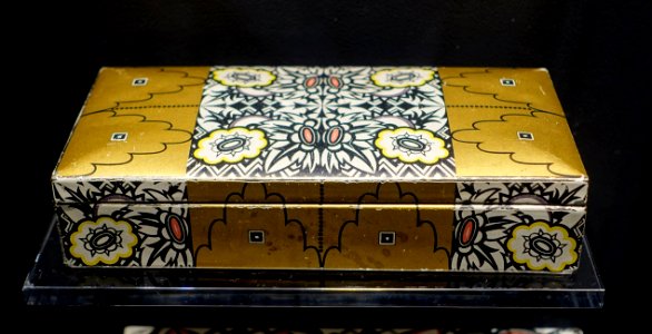 Biscuit box for the Hermann Bahlsen Company, by Emanuel Josef Margold, c. 1912-1915, tinplate and paper - Museum Künstlerkolonie Darmstadt - Mathildenhöhe - Darmstadt, Germany - DSC06069