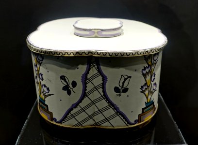 Biscuit box for the Hermann Bahlsen Company, by Emanuel Josef Margold, c. 1912-1915, tinplate and paper - Museum Künstlerkolonie Darmstadt - Mathildenhöhe - Darmstadt, Germany - DSC06067