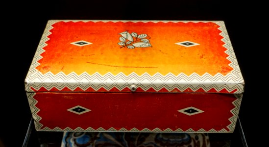 Biscuit box for the Hermann Bahlsen Company, by Emanuel Josef Margold, c. 1912-1915, tinplate and paper - Museum Künstlerkolonie Darmstadt - Mathildenhöhe - Darmstadt, Germany - DSC06093