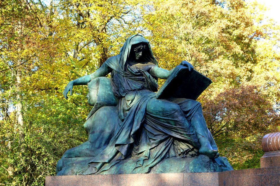 Bismarck-Nationaldenkmal, detail - Großer Tiergarten, Berlin, Germany - DSC09539