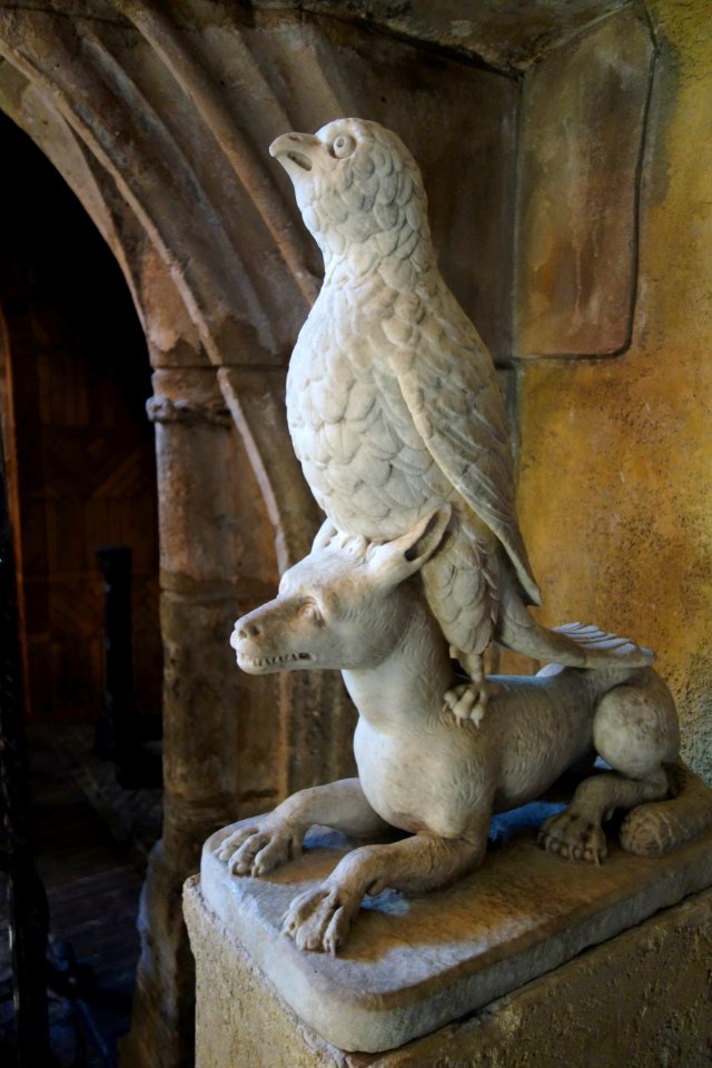 Bird on dog - Hearst Castle - DSC06247