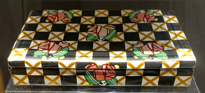 Biscuit box for the Hermann Bahlsen Company, by Emanuel Josef Margold, c. 1912-1915, tinplate and paper - Museum Künstlerkolonie Darmstadt - Mathildenhöhe - Darmstadt, Germany - DSC06103