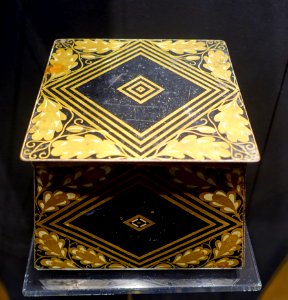 Biscuit box for the Hermann Bahlsen Company, by Emanuel Josef Margold, c. 1912-1915, tinplate and paper - Museum Künstlerkolonie Darmstadt - Mathildenhöhe - Darmstadt, Germany - DSC06087