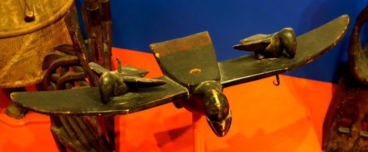 Bird figure, Senufo - Glenbow Museum - DSC00316