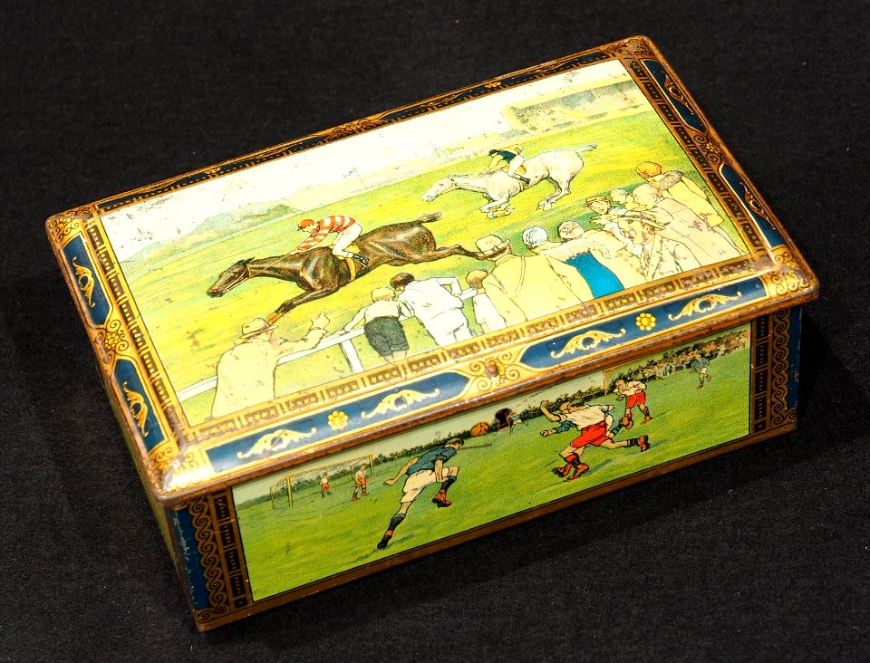Biscuit tin with pictures of old sports, ca 1930, pic1