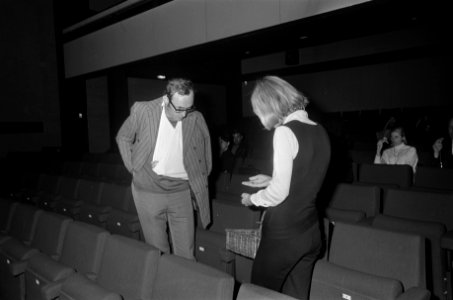 Bioscoop Rembrandtpleintheater, in pauze, Bestanddeelnr 922-3416