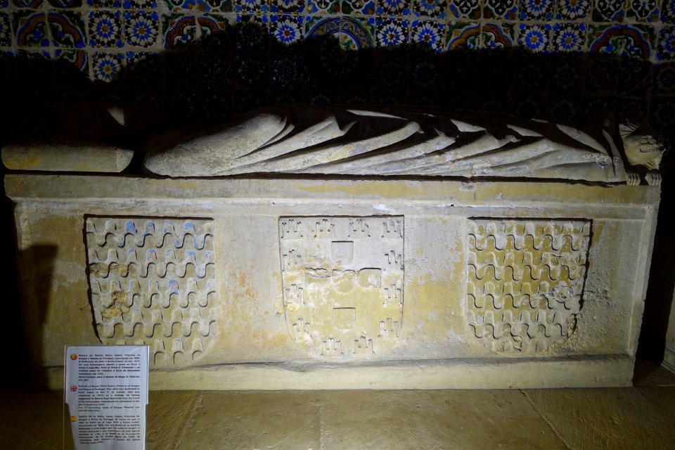 Bishop Tibúrcio tomb - Sé Velha - Coimbra, Portugal - DSC09792