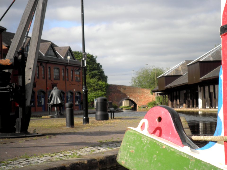 Bishop Street Basin, Coventry Canal with Bridge No 1 and James Brindley statue