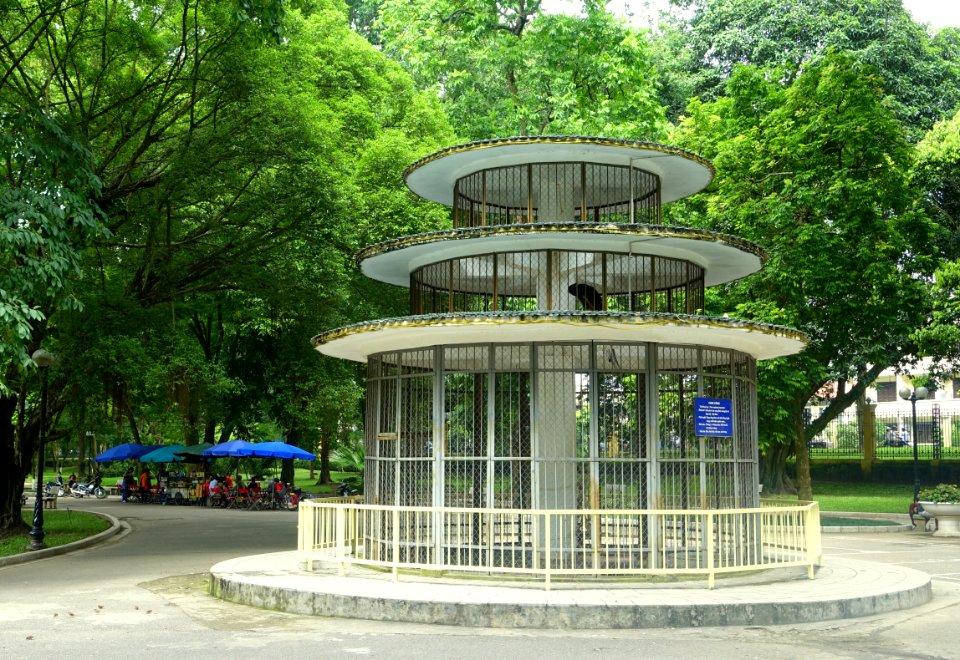 Bird cage - Hanoi Botanical Garden - Hanoi, Vietnam - DSC03542
