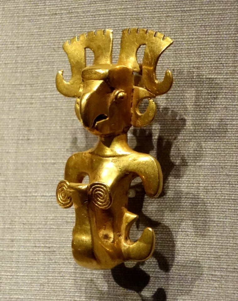 Bird pendant, Panama, International style, 5th-7th century AD, gold - De Young Museum - DSC00382