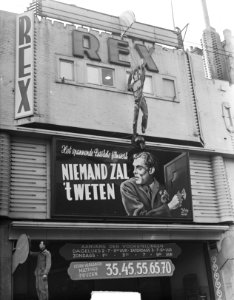 Bioscoop Rex Theater te Amsterdam. Reclame voor de film Niemand zal't weten ui, Bestanddeelnr 903-7495