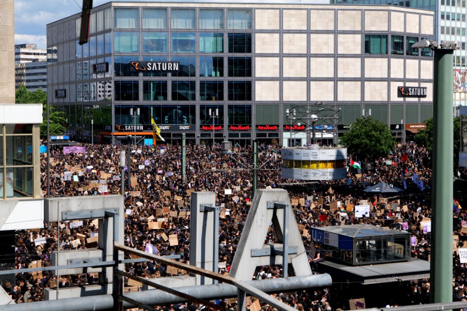 BlackLivesMatter protest Alexanderplatz Berlin 2020-06-06 19