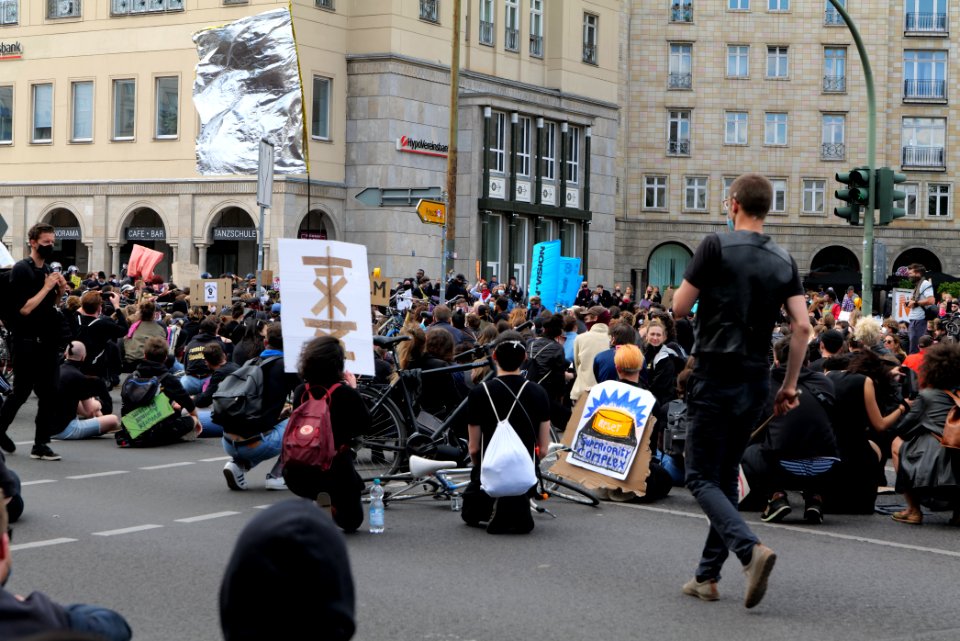 BlackLivesMatter protest Karl-Marx-Allee Berlin 2020-06-06 54