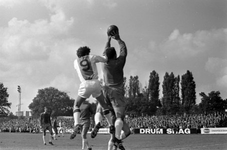 Blauw-Wit tegen Volewijckers 0-0. Nummer 16 Nieuwe tribune Blauw-Wit, Bestanddeelnr 920-6882