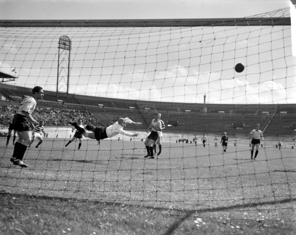 Blauw-Wit tegen VVV 2-1, Bestanddeelnr 912-8699