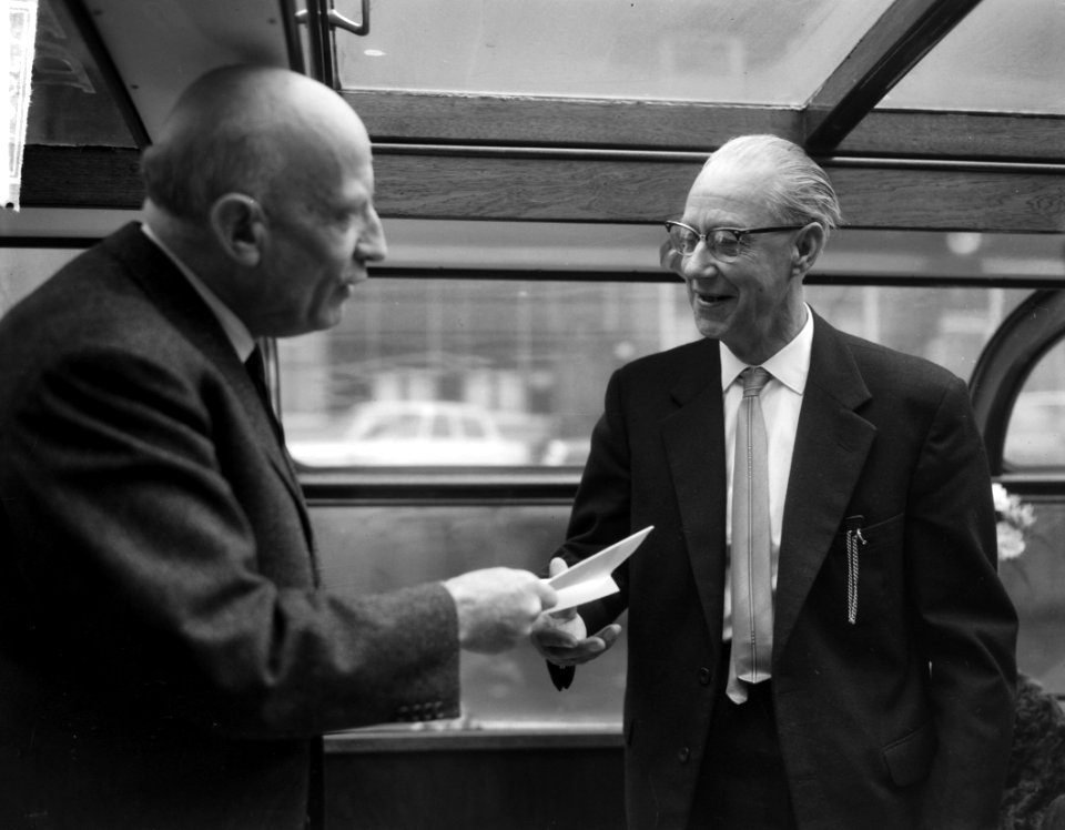 Blauwe Boekanier in de stad tgv de kinderboekenweek, wethouder Koets in de Bl, Bestanddeelnr 917-0827