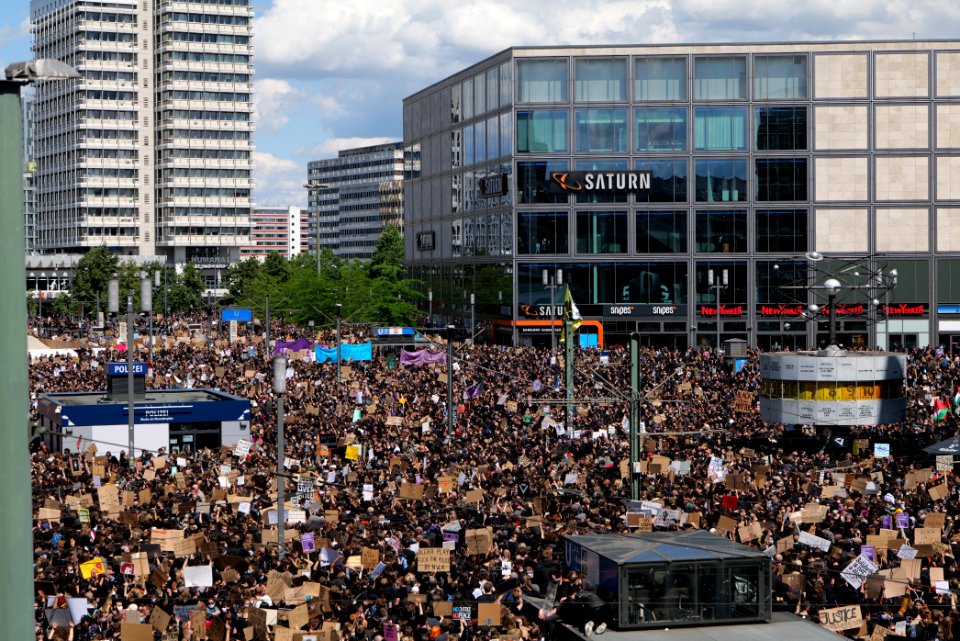 BlackLivesMatter protest Alexanderplatz Berlin 2020-06-06 37