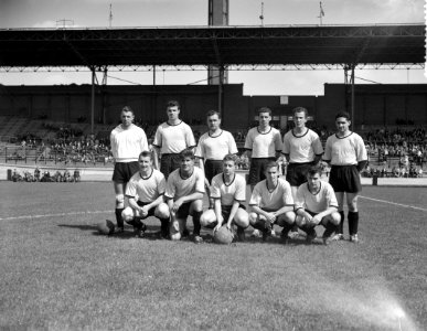 Blauw-Wit tegen VVV 2-1 Elftal VVV Swinkels, Hurk, Nass, Lamberts, Orval, Erke, Bestanddeelnr 912-8701
