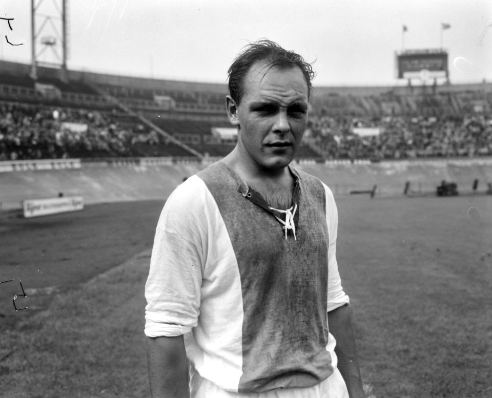 Blauw-Wit tegen Volewijckers 3-3, Boogaard (kop) Volewijckers, Bestanddeelnr 916-8495