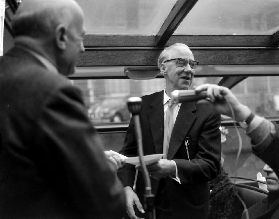 Blauwe Boekanier in de stad tgv de kinderboekenweek, wethouder Koets in de Bl, Bestanddeelnr 917-0828