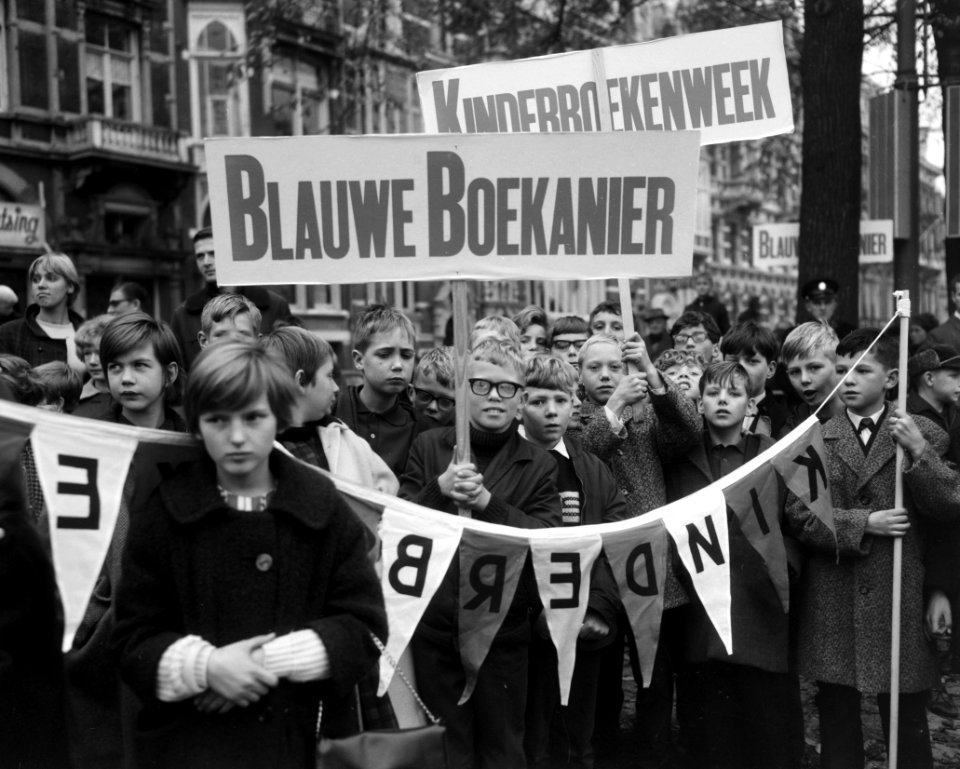 Blauwe Boekanier in de stad tgv de kinderboekenweek, kinderen voor theater Ca, Bestanddeelnr 917-0822