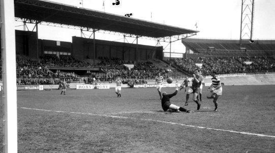 Blauw-Wit tegen PSV 2-4, Bestanddeelnr 916-4022