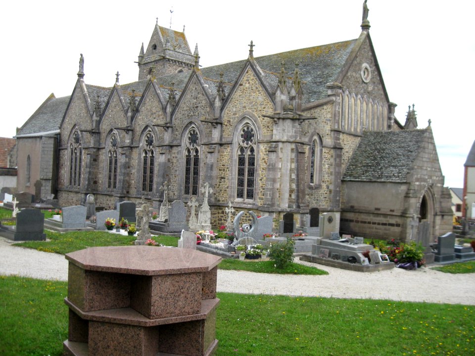 Biville (Manche, Fr) église, vue de l'ouest